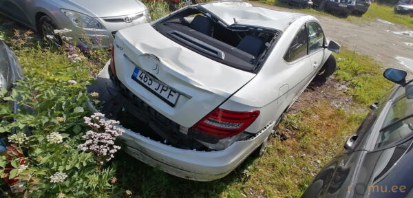 Mercedes-Benz C180 (2011) - Image 3