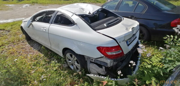 Mercedes-Benz C180 (2011) - Image 4