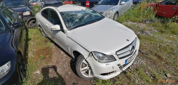 Mercedes-Benz C180 (2011) - Image 2