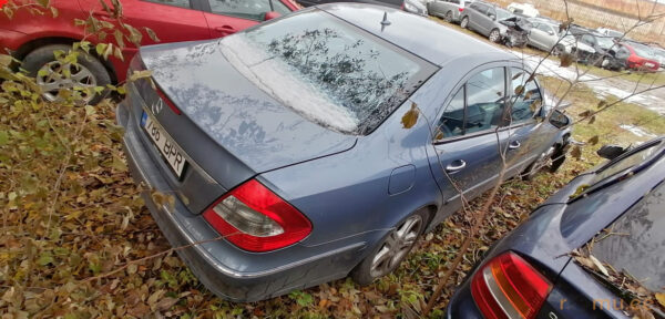 Mercedes-Benz E280 CDI (2006) - Image 3