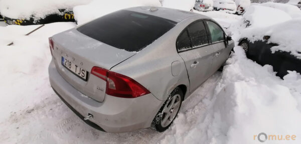 Volvo S60 (2010) - Image 3