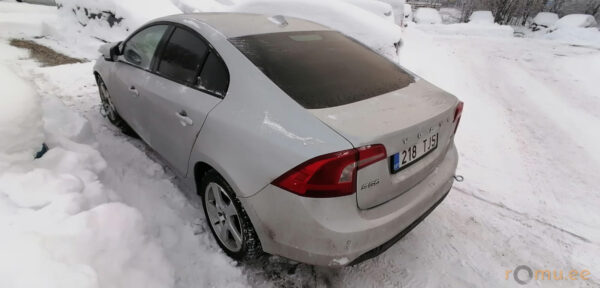 Volvo S60 (2010) - Image 4