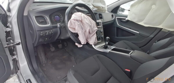 Volvo S60 (2010) - Image 9