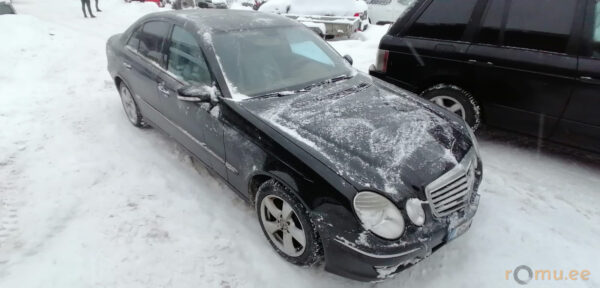 Mercedes-Benz E220 CDI (2006) - Image 2