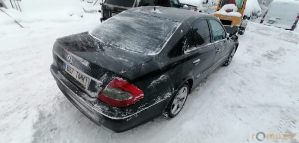 Mercedes-Benz E220 CDI (2006) - Image 3