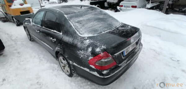Mercedes-Benz E220 CDI (2006) - Image 4