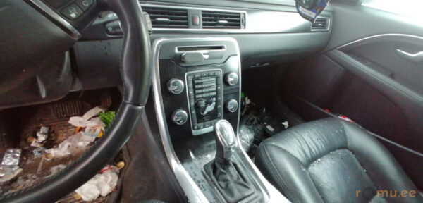 Volvo XC70 (2012) - Image 11