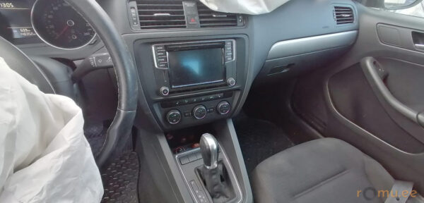 Volkswagen Jetta (2015) - Image 9