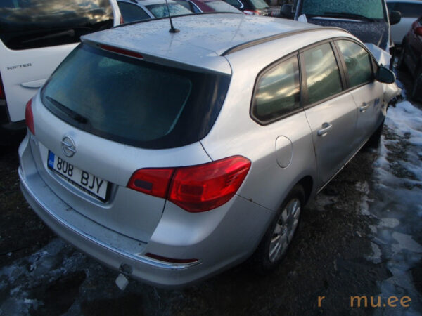 Opel Astra Sports Tourer (2013) - Image 3