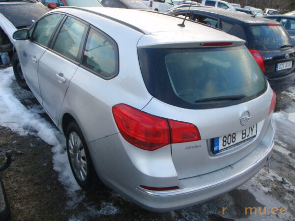 Opel Astra Sports Tourer (2013) - Image 4