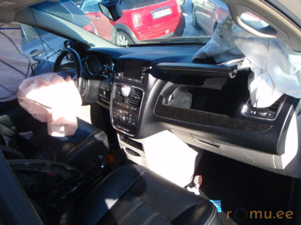 Chrysler Town & Country (2014) - Image 7
