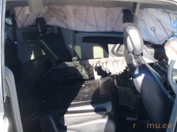 Chrysler Town & Country (2014) - Image 8