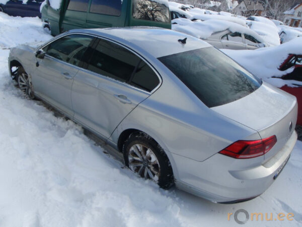 Volkswagen Passat (2021) - Image 3