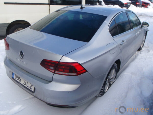 Volkswagen Passat (2021) - Image 4