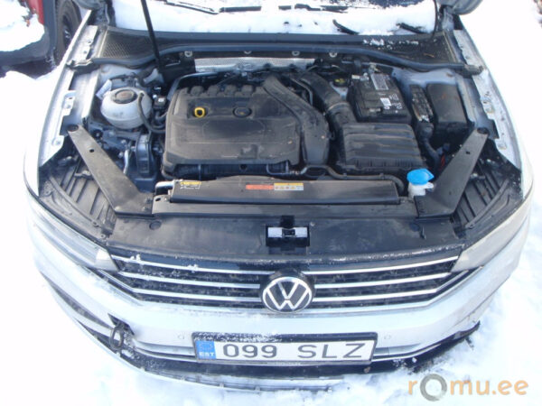 Volkswagen Passat (2021) - Image 8