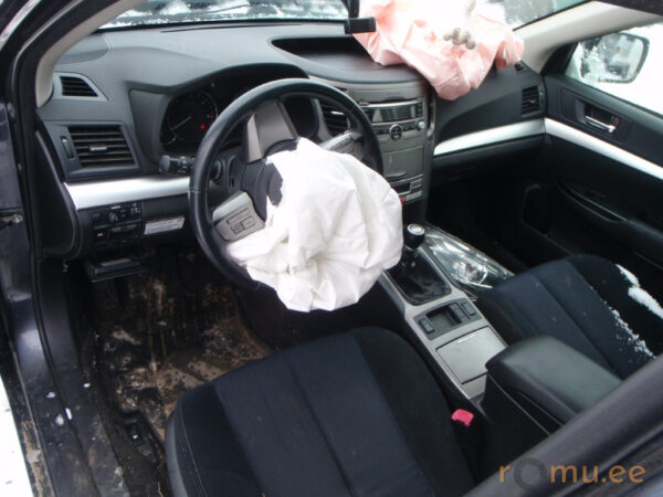 Subaru Legacy (2011) - Image 6