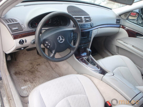 Mercedes-Benz E270 CDI (2003) - Image 6