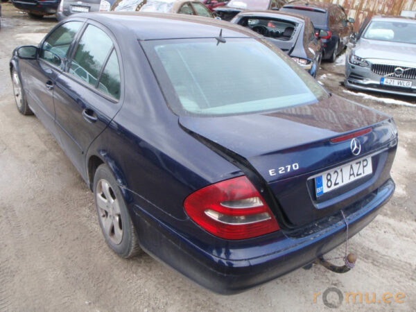 Mercedes-Benz E270 CDI (2003) - Image 4