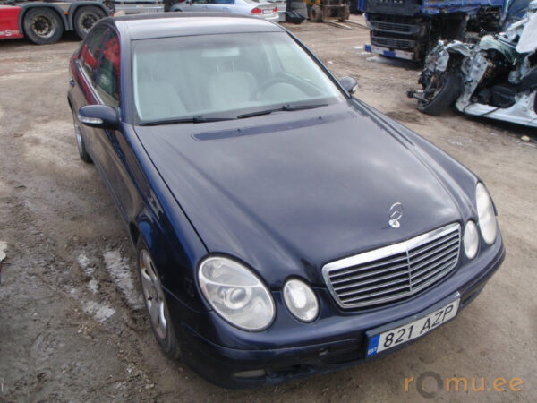 Mercedes-Benz E270 CDI (2003) - Image 2