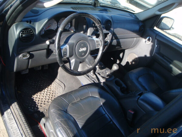 Jeep Cherokee (2002) - Image 8