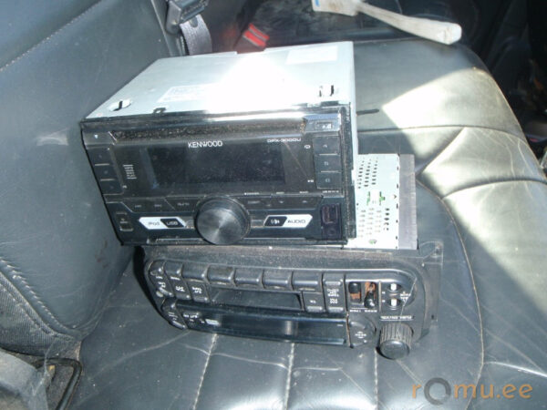 Jeep Cherokee (2002) - Image 12