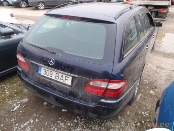 Mercedes-Benz E240 T (2004) - Image 3