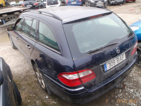 Mercedes-Benz E240 T (2004) - Image 4