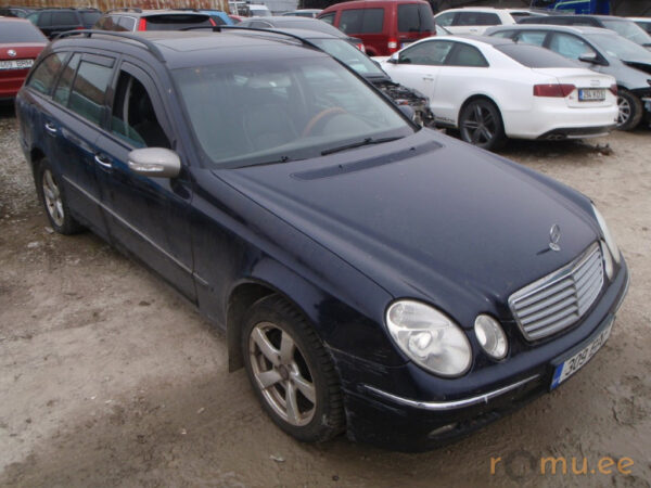 Mercedes-Benz E240 T (2004) - Image 2