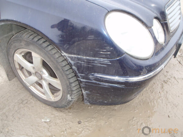 Mercedes-Benz E240 T (2004) - Image 8
