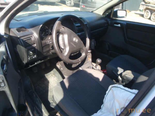 Opel Astra Caravan (2004) - Image 6