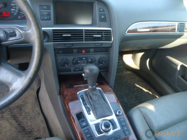 Audi A6 (2004) - Image 8