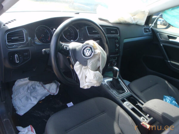 Volkswagen Golf (2017) - Image 7