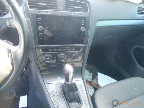 Volkswagen Golf (2017) - Image 8