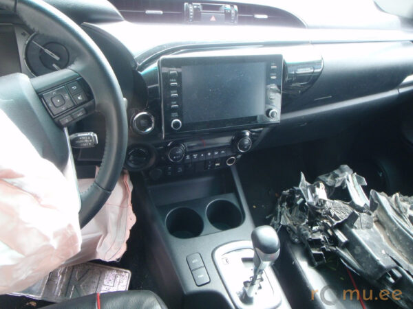 Toyota Hilux (2022) - Image 10
