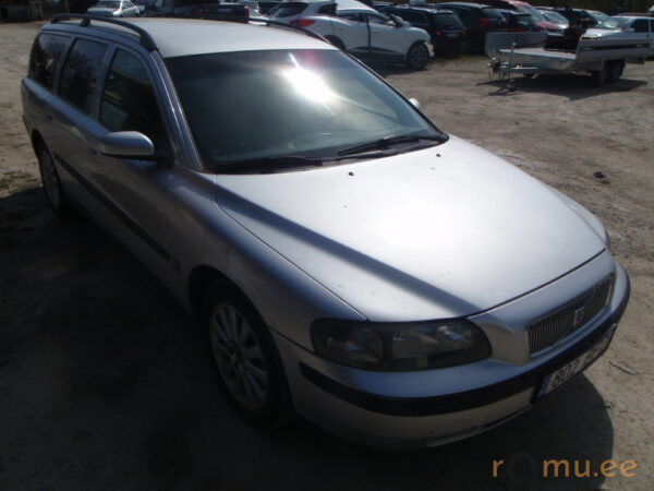 Volvo V70 (2004) - Image 2