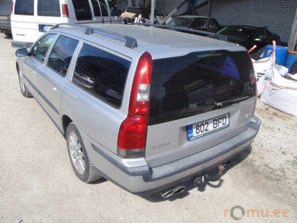 Volvo V70 (2004) - Image 3