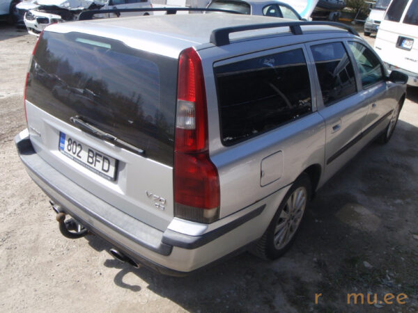 Volvo V70 (2004) - Image 4