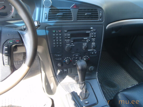 Volvo V70 (2004) - Image 7