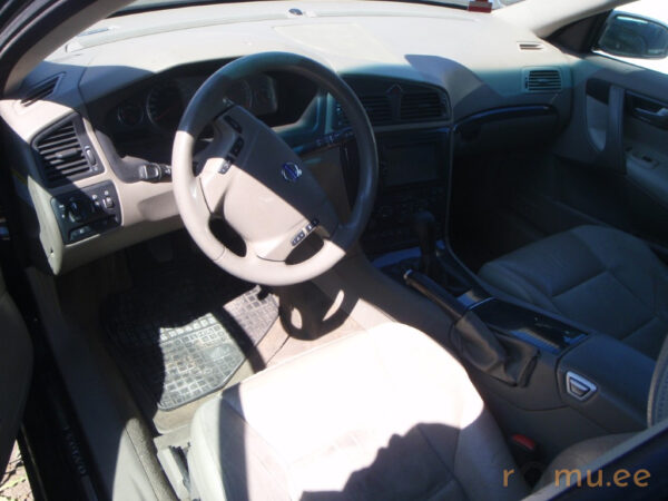 Volvo V70 (2004) - Image 9