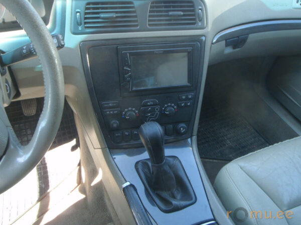 Volvo V70 (2004) - Image 10