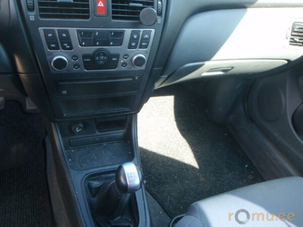 Nissan Almera (2005) - Image 9