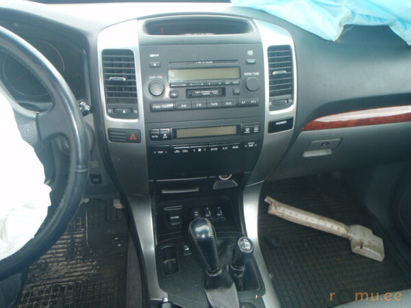 Toyota Land Cruiser 120 (2007) - Image 7