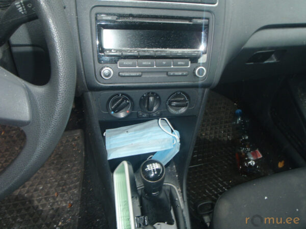 Volkswagen Polo (2014) - Image 8