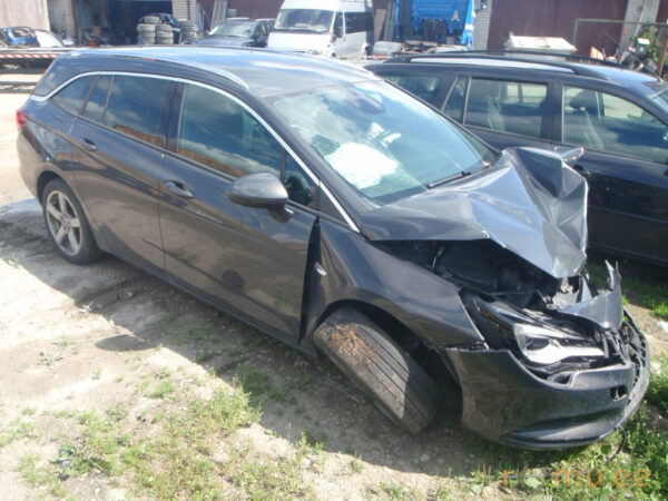 Opel Astra Sports Tourer (2016) - Image 2