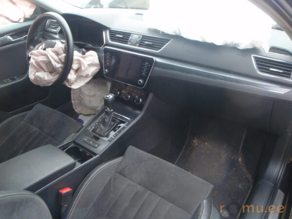 Skoda Superb (2019) - Image 8