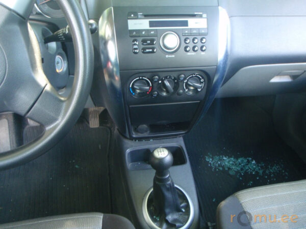 Suzuki SX4 (2011) - Image 8