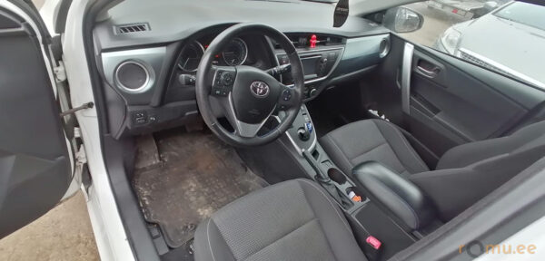 Toyota Auris (2013) - Image 6