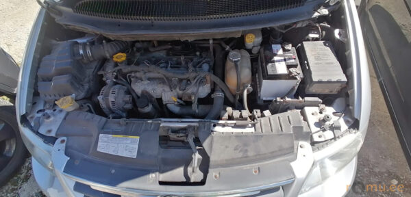 Chrysler Grand Voyager (2005) - Image 5