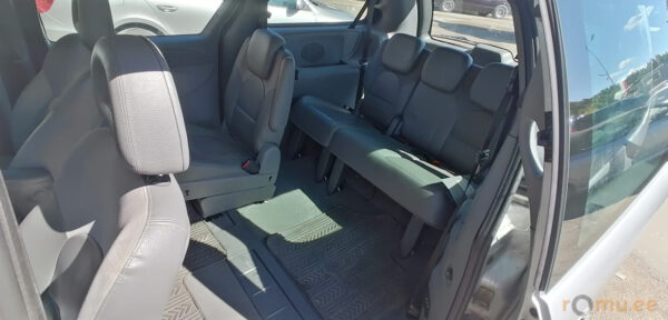 Chrysler Grand Voyager (2005) - Image 8
