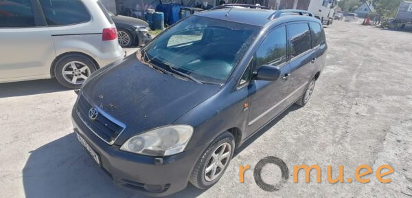 Toyota Avensis Verso (2003)